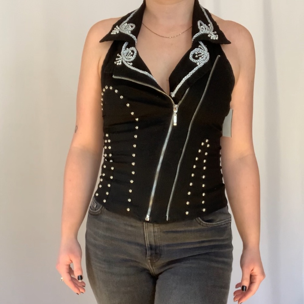 Zip-up halter top